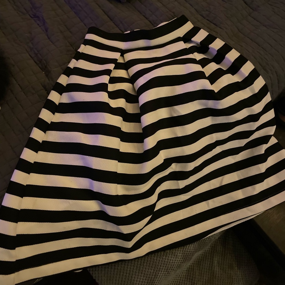 High waisted stripe skirt, it fits 00. I’m 26 inches so maybe it’s 24inches.